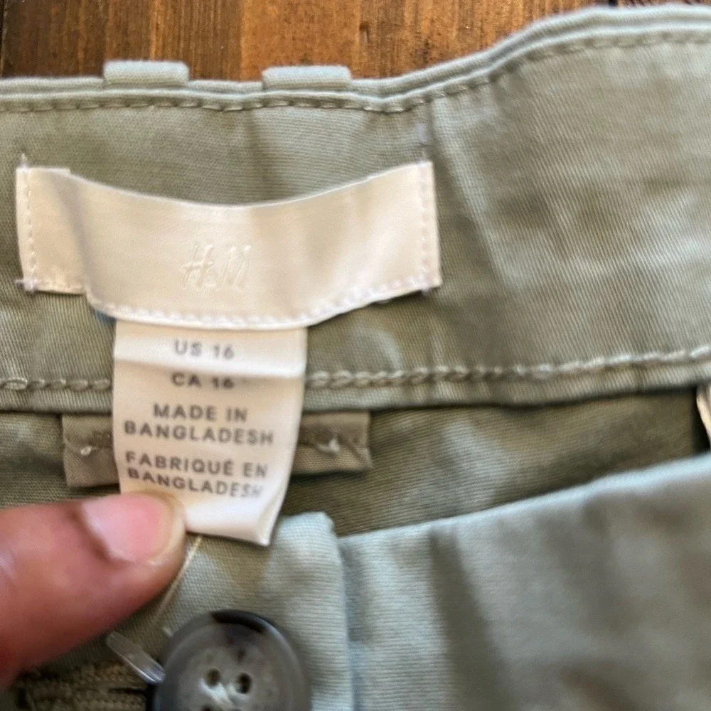 H&M Chino shorts sage green size 16‎ minimalist walking casual summer beach